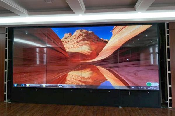 無縫拼接屏如何實(shí)現(xiàn)0mm拼縫的高清顯示？