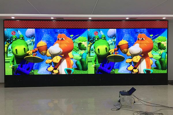 一套完整的液晶拼接屏方案該如何配置？