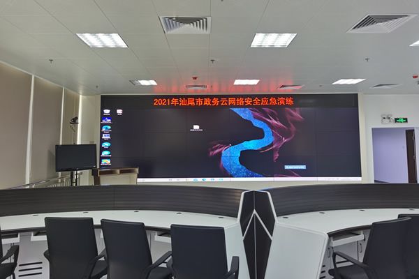 液晶拼接屏的不變形顯示是怎么做到的？