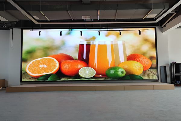 舞臺(tái)背景墻大屏怎么定制，舞臺(tái)LED顯示屏方案設(shè)計(jì)