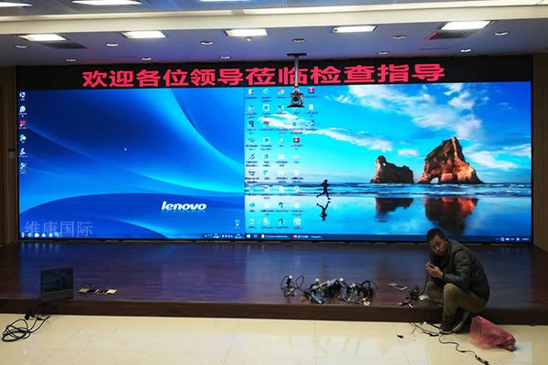 小間距LED屏幕和無(wú)縫液晶拼接屏的區(qū)別有哪些，哪種顯示效果好？