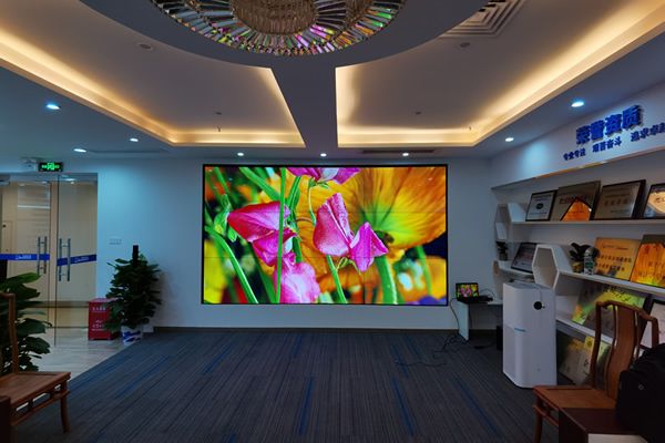 直播間大屏幕有哪些，液晶拼接屏好還是LED顯示屏好？