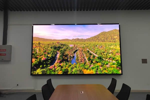 LED顯示屏和拼接屏兩者之間的區(qū)別有哪些，選擇哪種顯示大屏好？