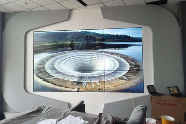 LED顯示屏好還是LCD拼接屏好，它們有哪些區(qū)別？