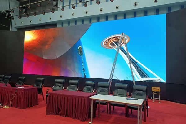 會議室的顯示屏幕要做多大合適？