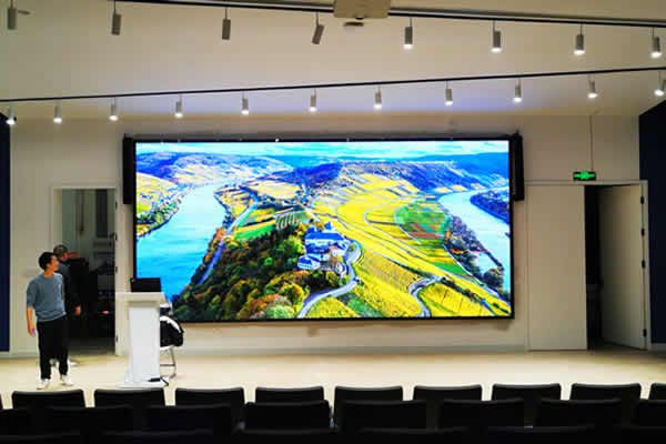 多功能報(bào)告廳用哪種大屏好？