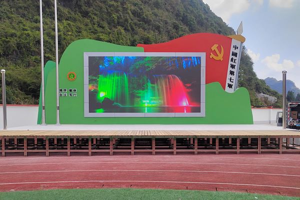 學(xué)校晚會舞臺用多大的LED顯示屏合適？