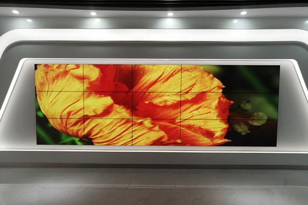 網(wǎng)絡(luò)直播間背景墻用液晶拼接屏好，還是LED顯示屏好？