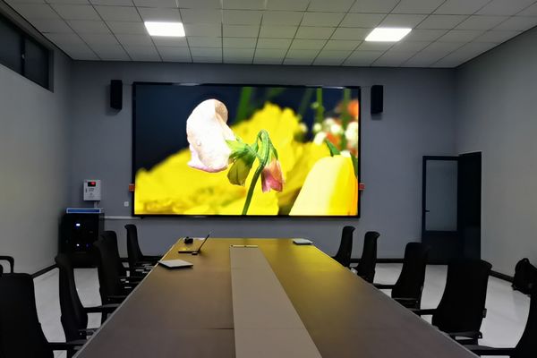 會議室用LED屏幕還是拼接屏幕好？