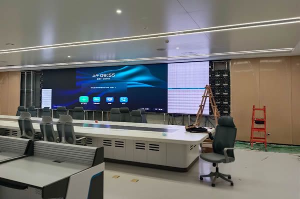指揮中心大屏用液晶拼接屏還是LED顯示屏？